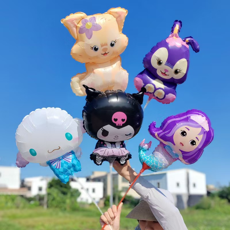 स्टिकहरूमा मिनी पन्नी बेलुनहरू